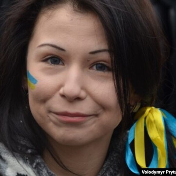 Учасниця мітингу за цілісність України в Сімферополі. Фото: Володимир Притула